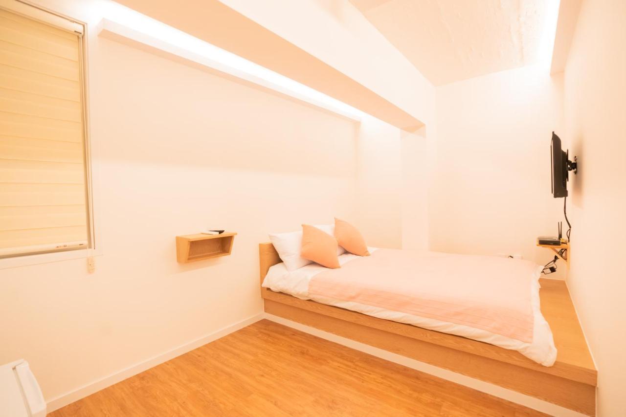 Отель Huayuanhouse Hq In Hongdae Сеул Экстерьер фото
