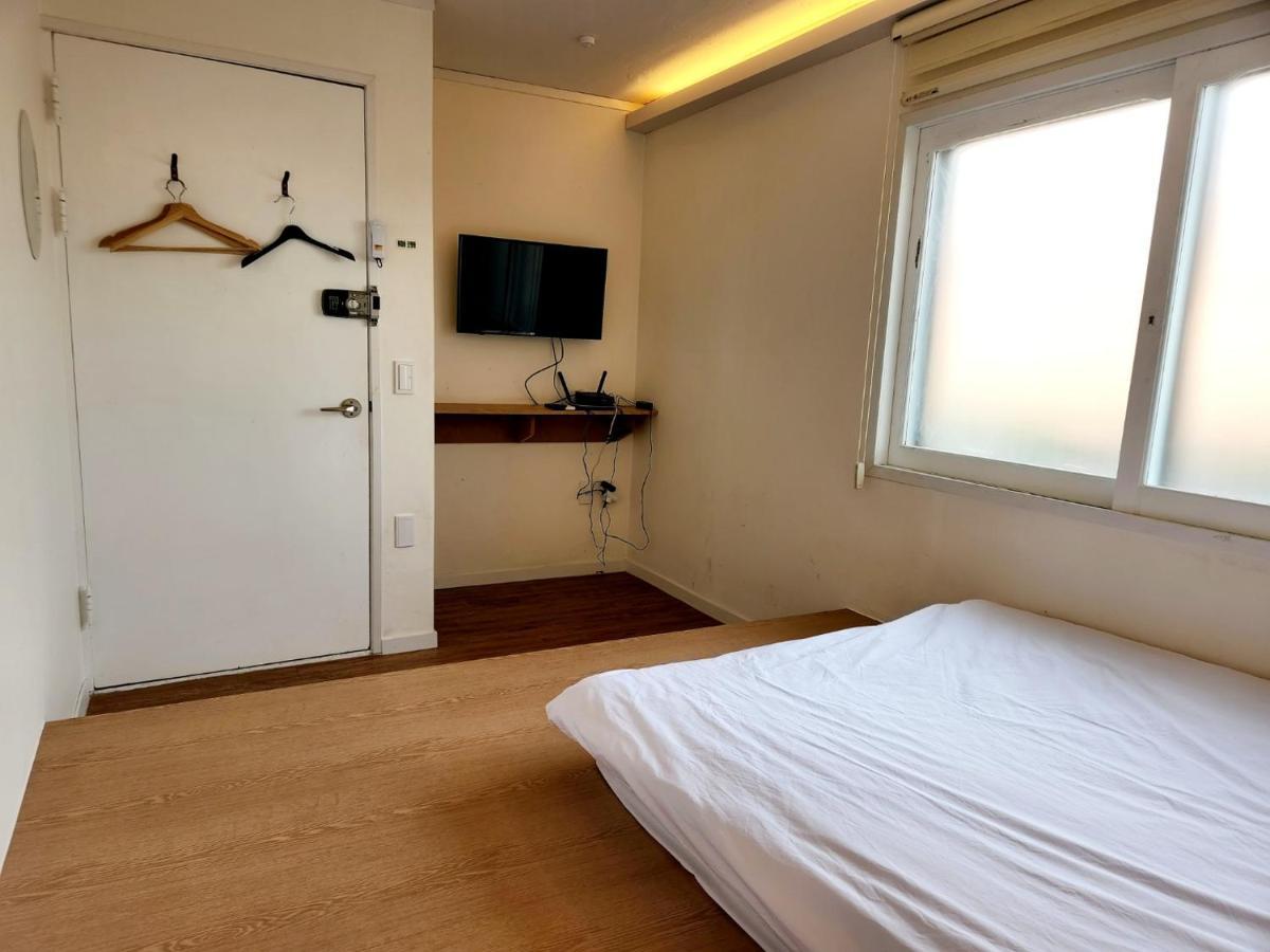 Отель Huayuanhouse Hq In Hongdae Сеул Экстерьер фото