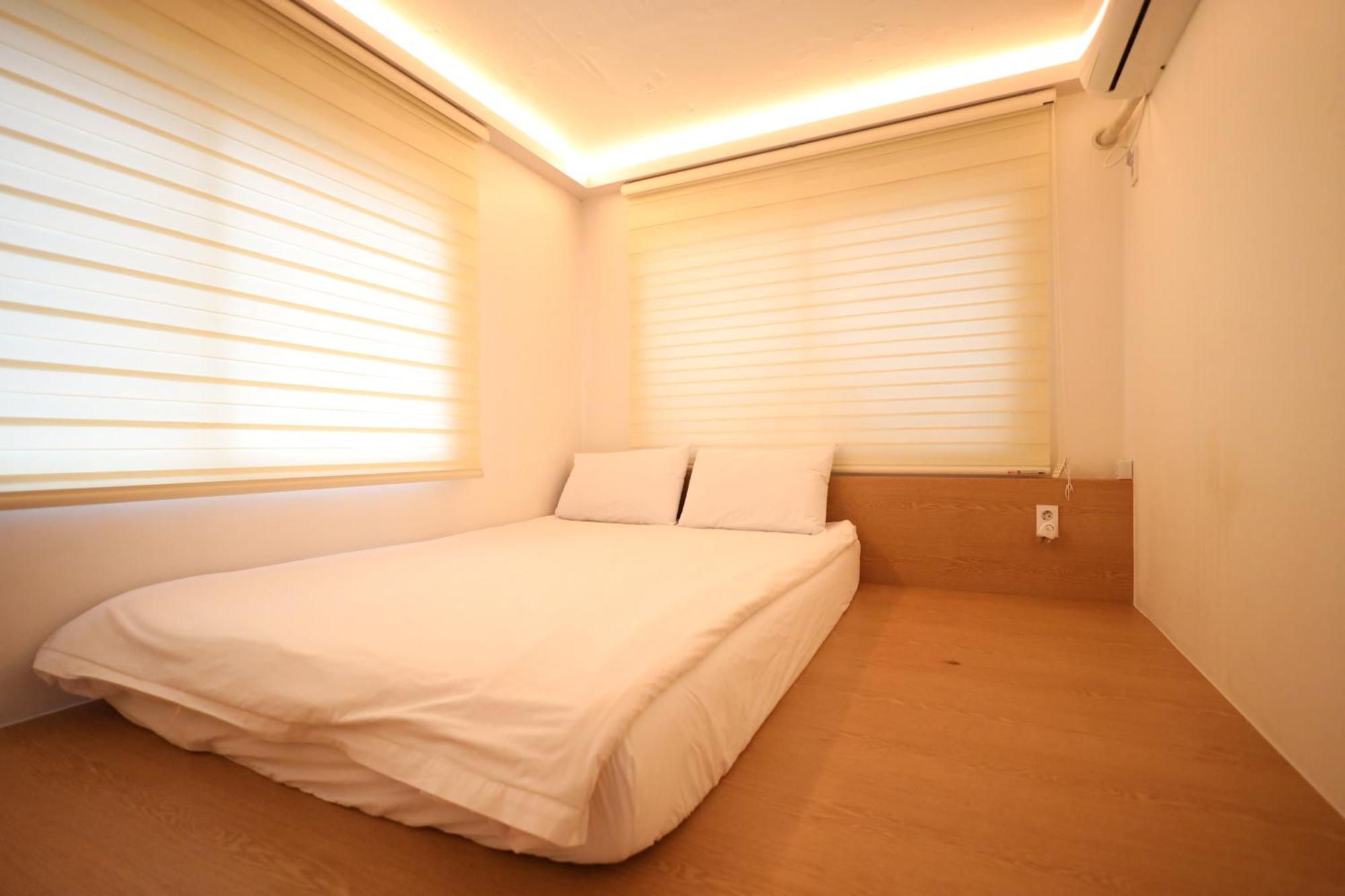 Отель Huayuanhouse Hq In Hongdae Сеул Экстерьер фото